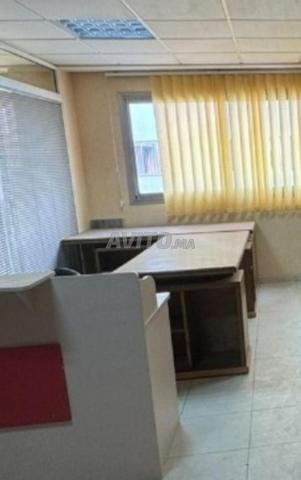 3 bureaux en bois de très bonne qualité - 2