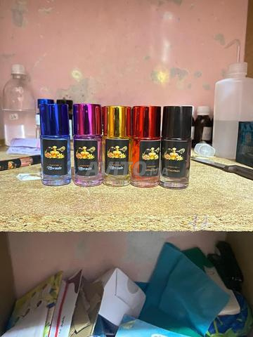 SAUVAGE ET TOUT AUTRE CHOSE QUE VOUS AVEZ ACHETÉ EST DISPONIBLE