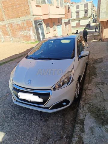 Peugeot 208 Diesel Manuelle 2019 à Khénifra - 2