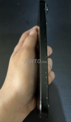 iPhone 15 normal officiel 128Go - 88% batterie - 2