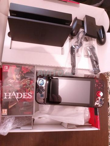 Nintendo switch v2 très bon état avec jeu Hades