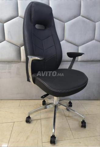 Chaise de bureau avec roulettes / vestiaire - 2