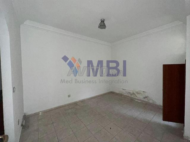 Bureau professionnel à louer – Centre-ville Njma - 2