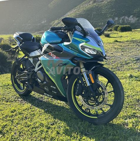 CF MOTO 300 SR