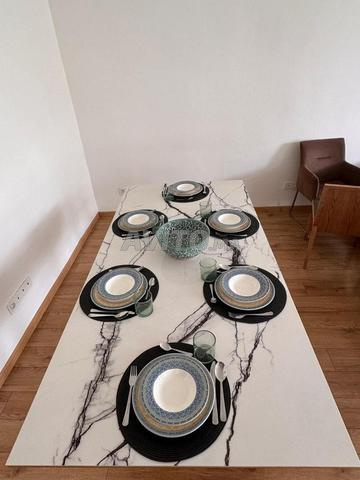 Vends Lot - Table à manger - 6 chaises - vaisselier - 2