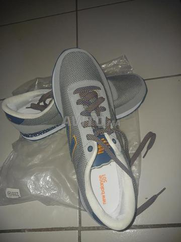 سلام عليكم، هذه New Balance 501 أصلية مقاس 44 - 2