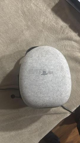 PS5 avec 3 manettes, volant et casque original - 2