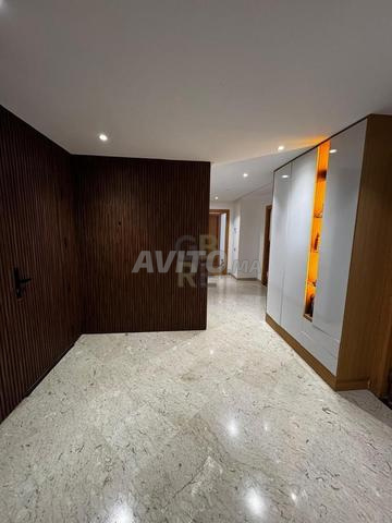 Magnifique appartement vide moderne en location à - 2