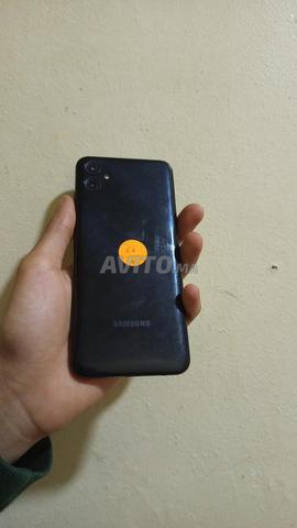 Samsung a04e avec une petite fissure