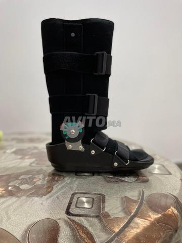 Botte orthopédique de marche / حذاء طبي للمشي