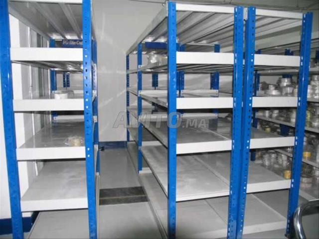 Rayonnage métallique de stockage / vestiaire - 2