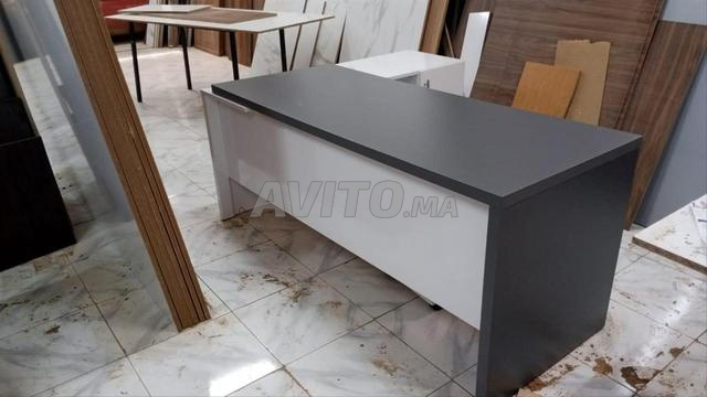Bureau de direction en bois local