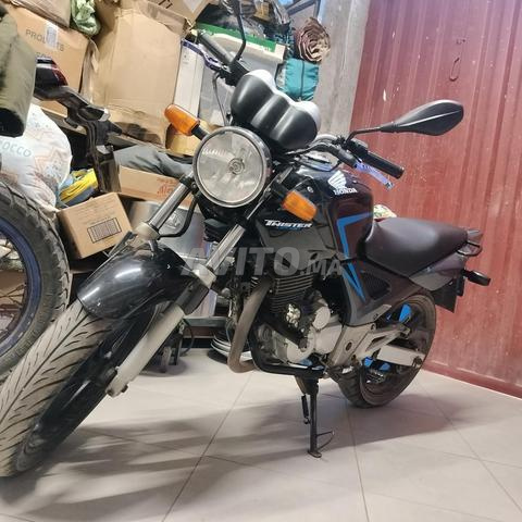 Honda CBX 250 en bon état
