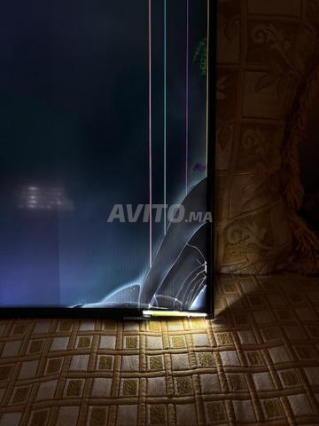TV Samsung 50” UA50AU8000U écran cassé - 2