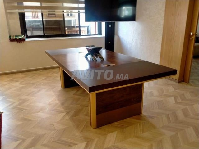 مكاتب مستوردة بتصميم فاخر وراحة مثالية للعمل - 2