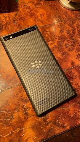BlackBerry leap - 2