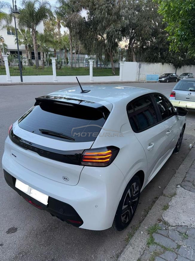 Peugeot 208 Diesel Manuelle 2024 à Tanger