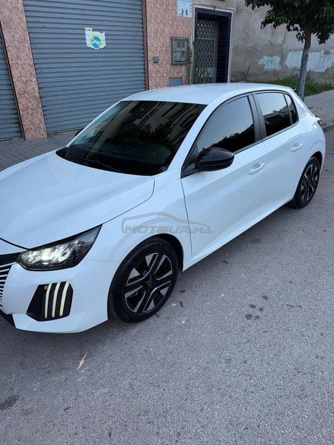 Peugeot 208 Diesel Manuelle 2024 à Tanger