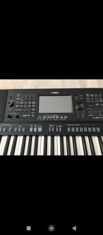 Yamaha PSR SX720