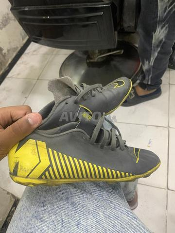 حذاء رياضي مقاس 39