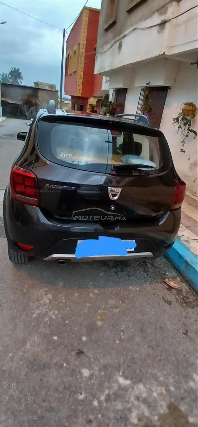 سيارة في حالة جيدة للبيع 