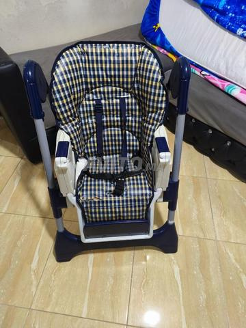 Je vends une chaise d'enfant en bon état marque CHICO - 2