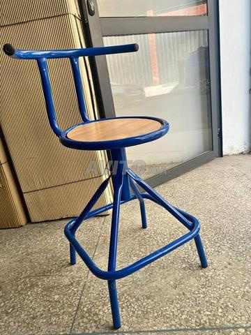 Chaise scolaire / semi métallique / vestiaire