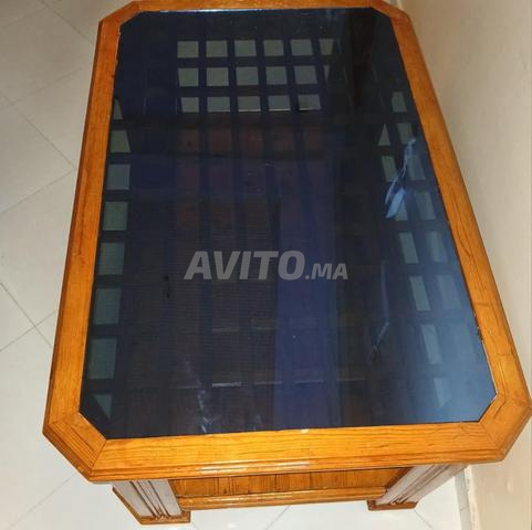 Table en bois et verre