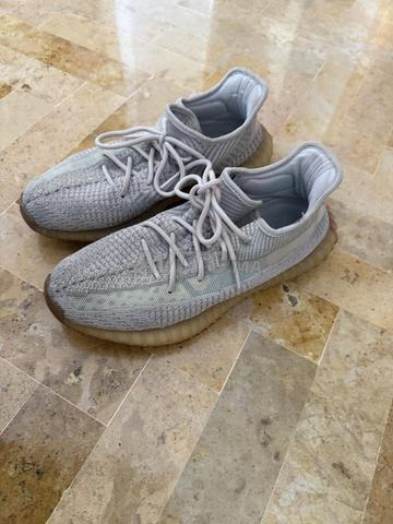 Yeezy 350 V2 بيج سيترين مقاس 41 - 2
