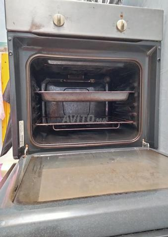Four électrique et cuisinière en très bon état. Bienvenue à ceux qui sont intéressés. - 2