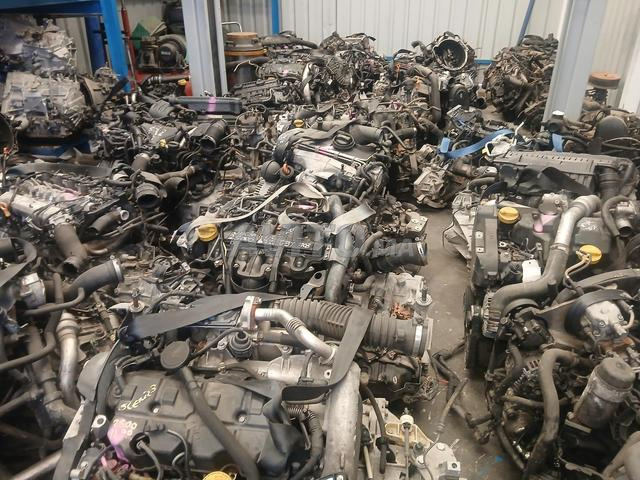 Je vends tous types de moteurs essence et diesel