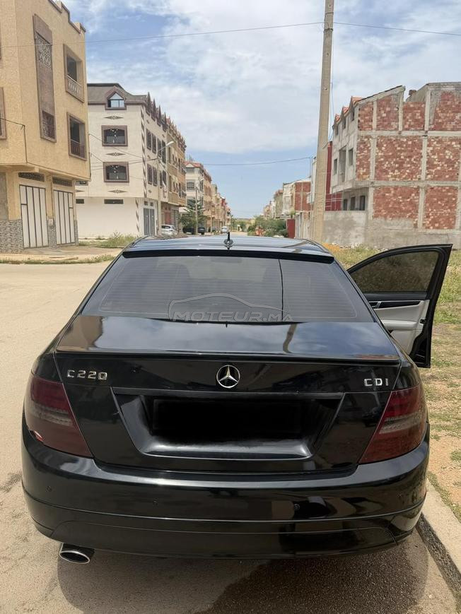 Mercedes-Benz 220 Diesel Automatique 2011 à Meknès
