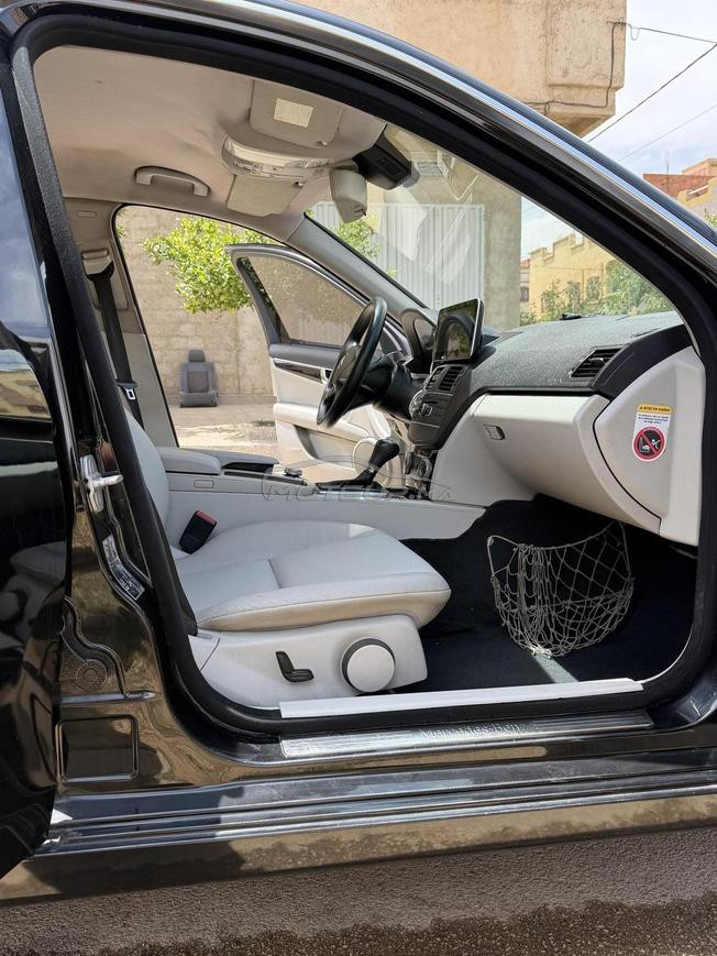 Mercedes-Benz 220 Diesel Automatique 2011 à Meknès