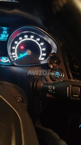 Ford Fiesta Titanium la rouge 2017/7 - 2