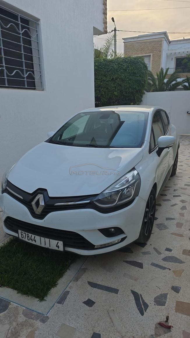 belle voiture blanche
