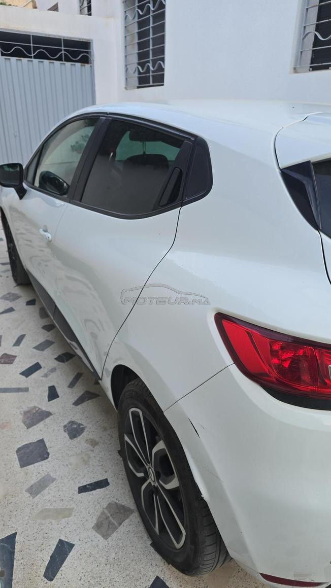 belle voiture blanche