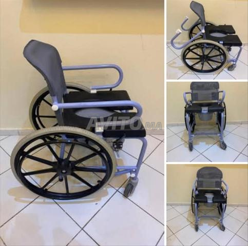 Fauteuil roulant de toilette pour personnes âgées et handicapées
