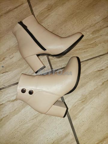 حذاء نسائي صغير مقاس 37