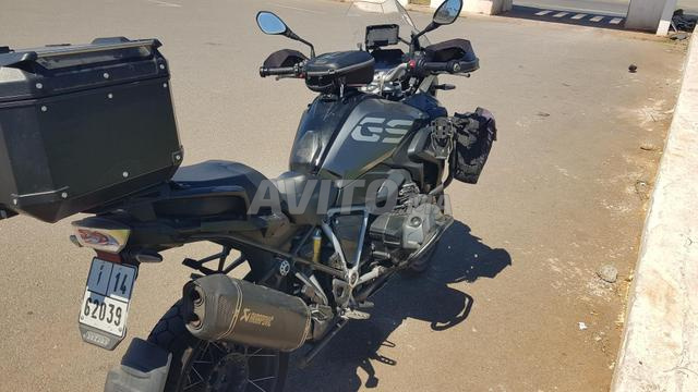 GS1250 triple black