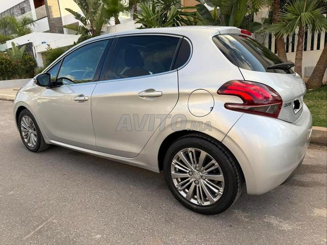 Peugeot 208 - 2