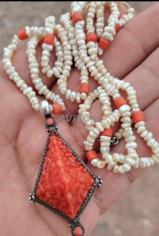 Collier ancien en perles naturelles et corail