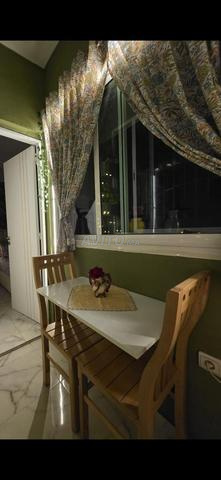 4 chaises bois table à coller au mur largeur 80 longueur 45