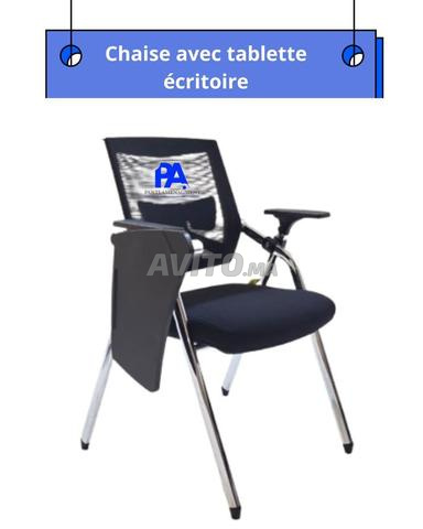 Chaise avec tablette écritoire / Vestiaire