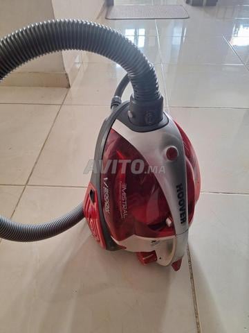 Aspirateur Hoover 2000W à vendre — bon état - 2