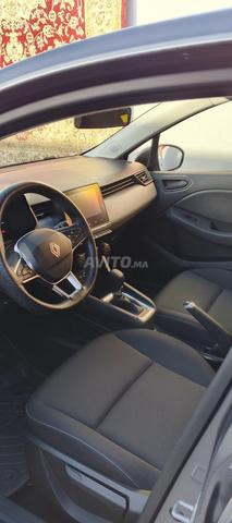 Clio 5 essence automatique fin 2024 première main - 2