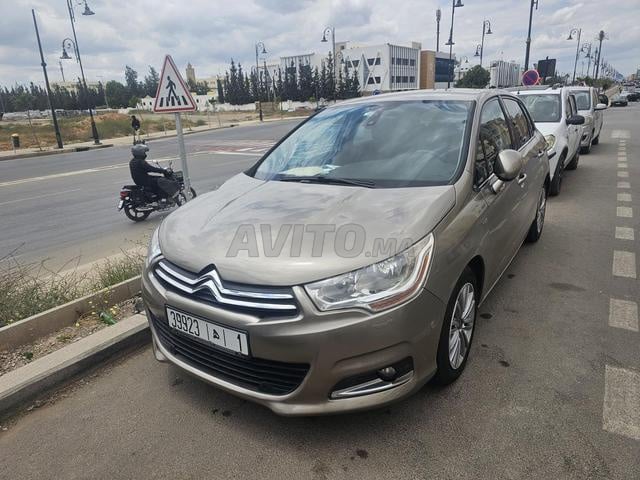 Citroën C4, modèle 2011, très propre - 2