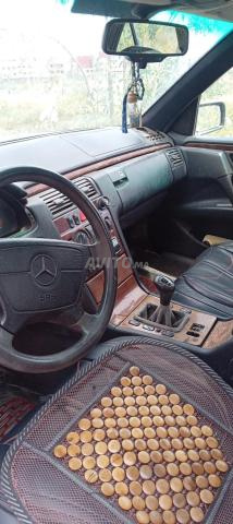 Mercedes E220d en bon état - 2