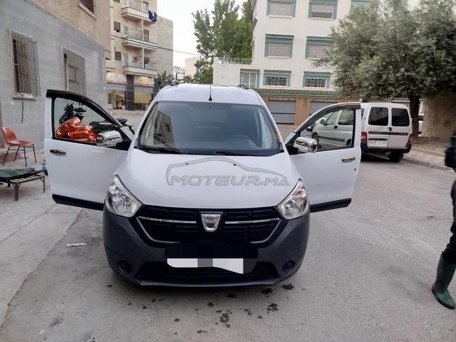 سيارة تجارية للبيع