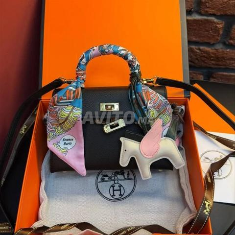 Sac femme chic avec ses accessoires - 2