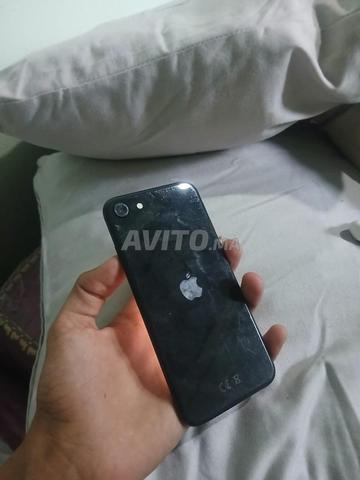 iPhone SE ouvert